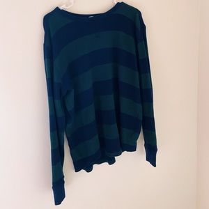 Large gap sweater